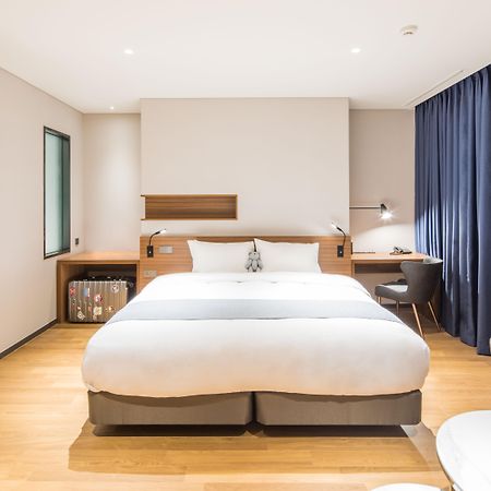 Отель Ibis Ambassador Сувон Экстерьер фото