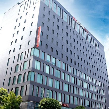 Отель Ibis Ambassador Сувон Экстерьер фото