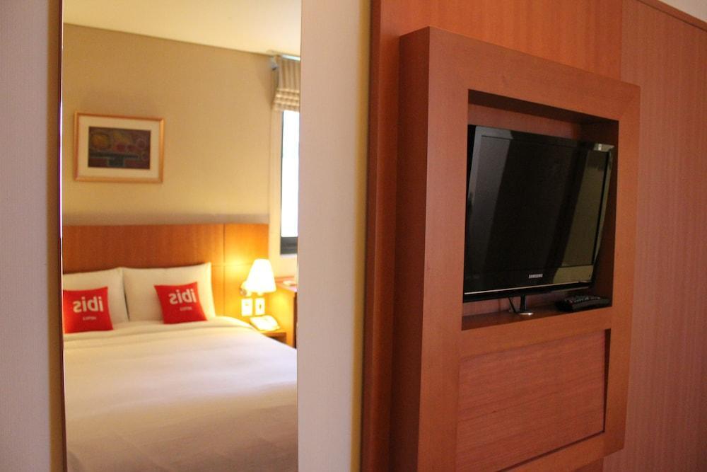 Отель Ibis Ambassador Сувон Экстерьер фото