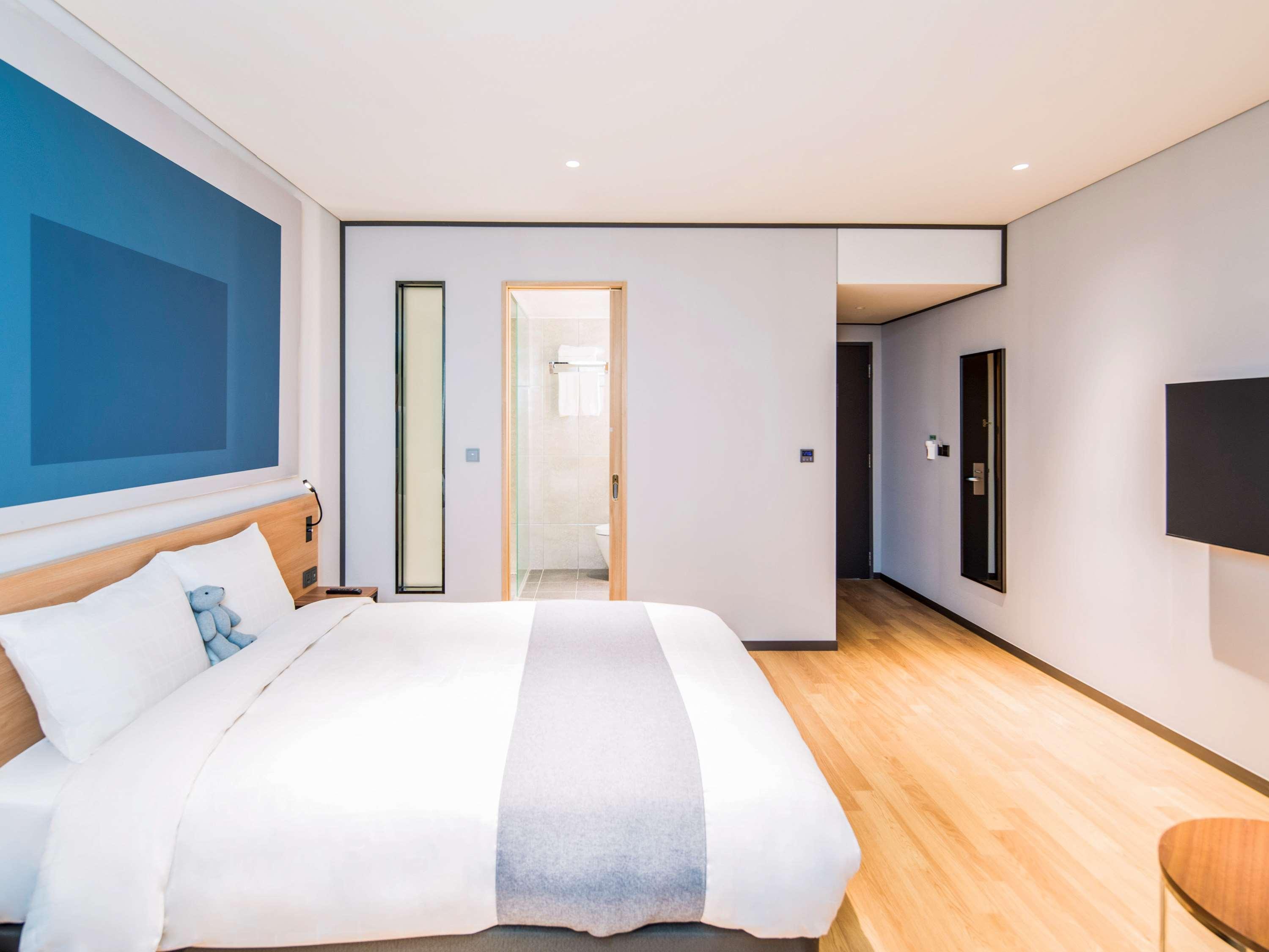 Отель Ibis Ambassador Сувон Экстерьер фото