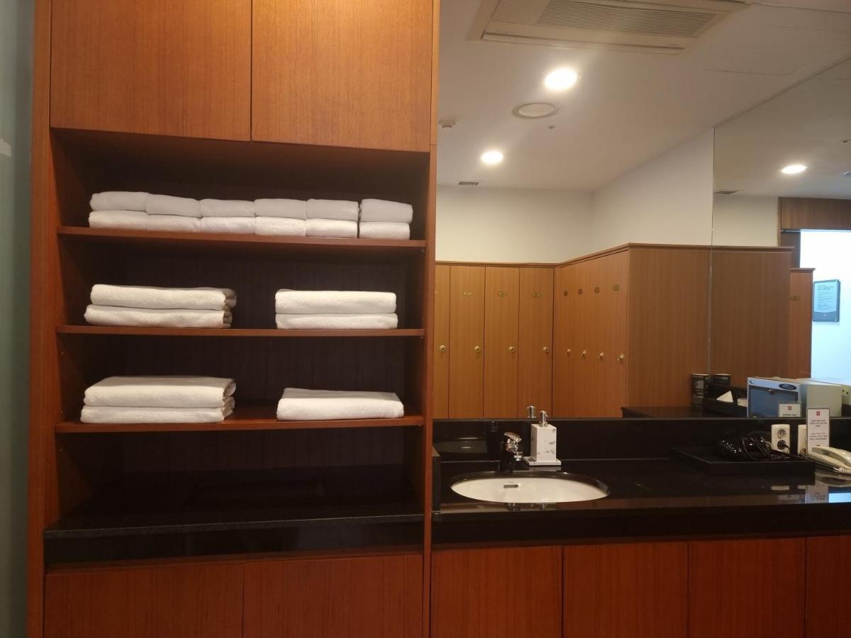 Отель Ibis Ambassador Сувон Экстерьер фото