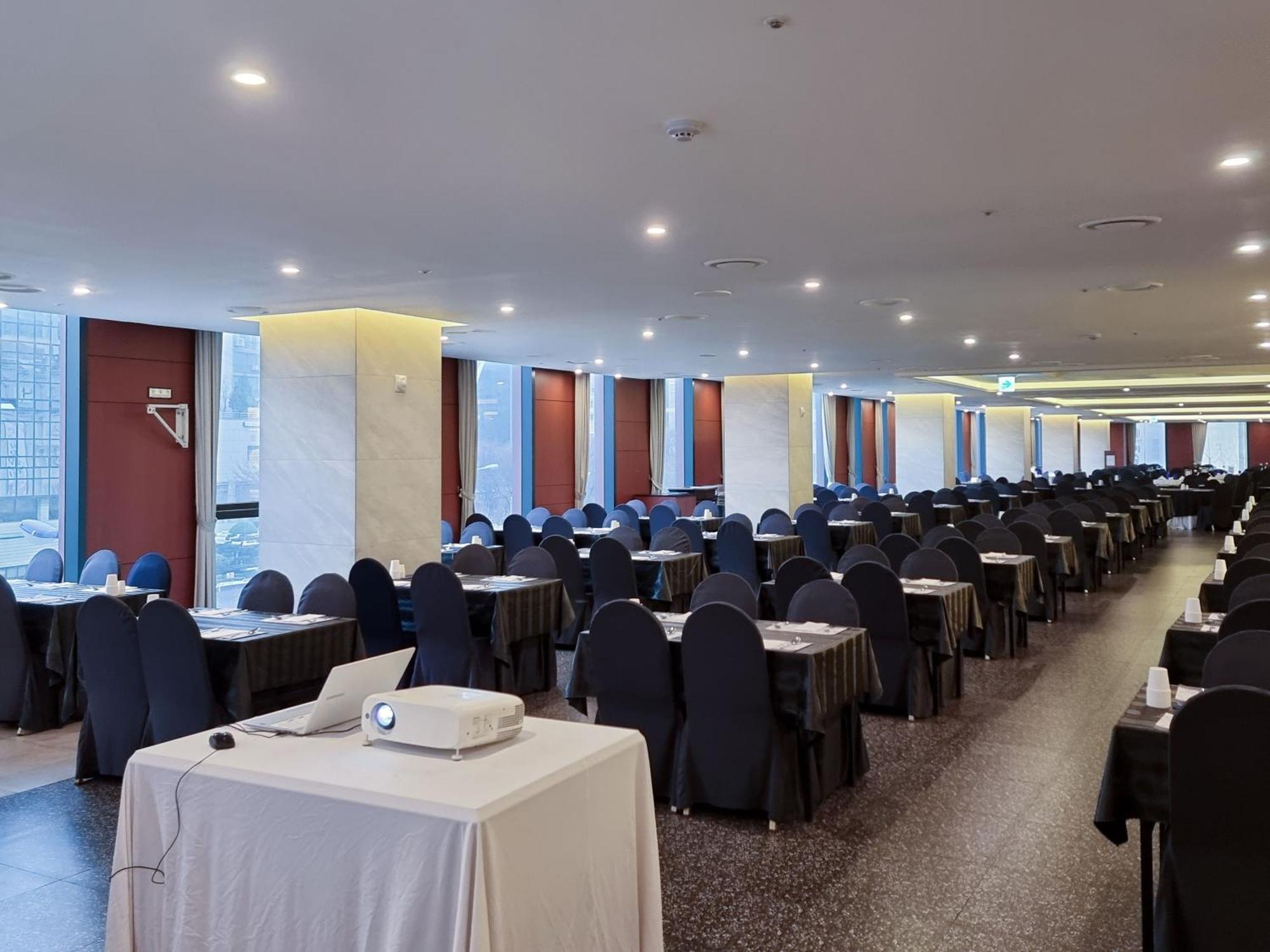 Отель Ibis Ambassador Сувон Экстерьер фото