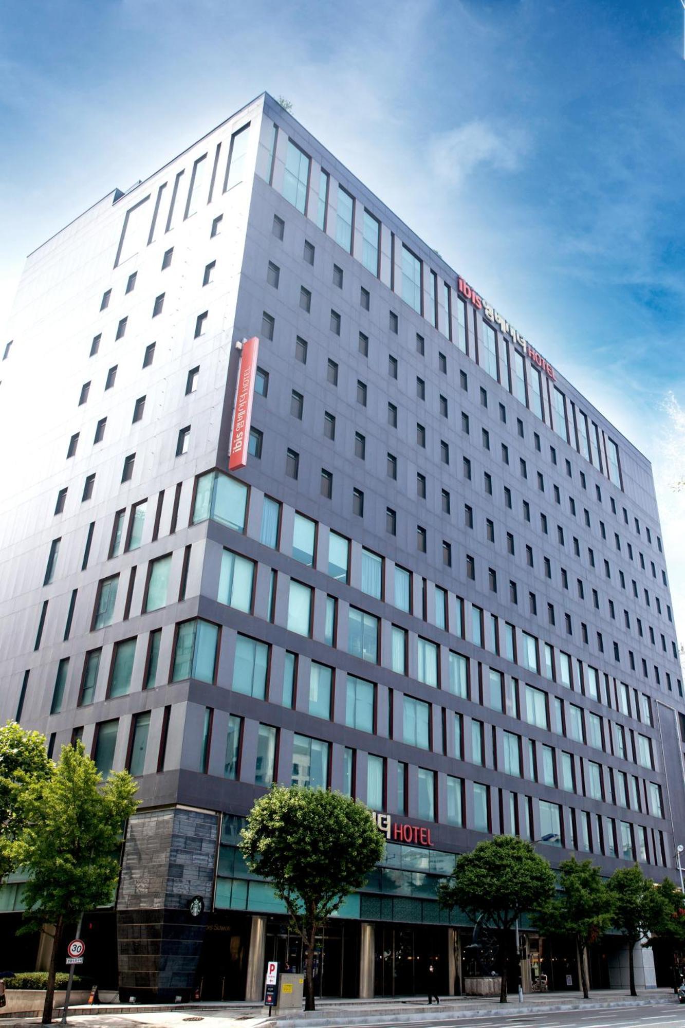 Отель Ibis Ambassador Сувон Экстерьер фото