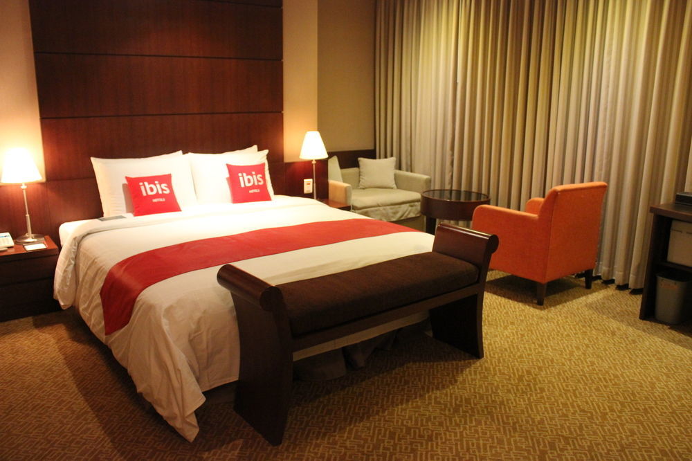 Отель Ibis Ambassador Сувон Экстерьер фото